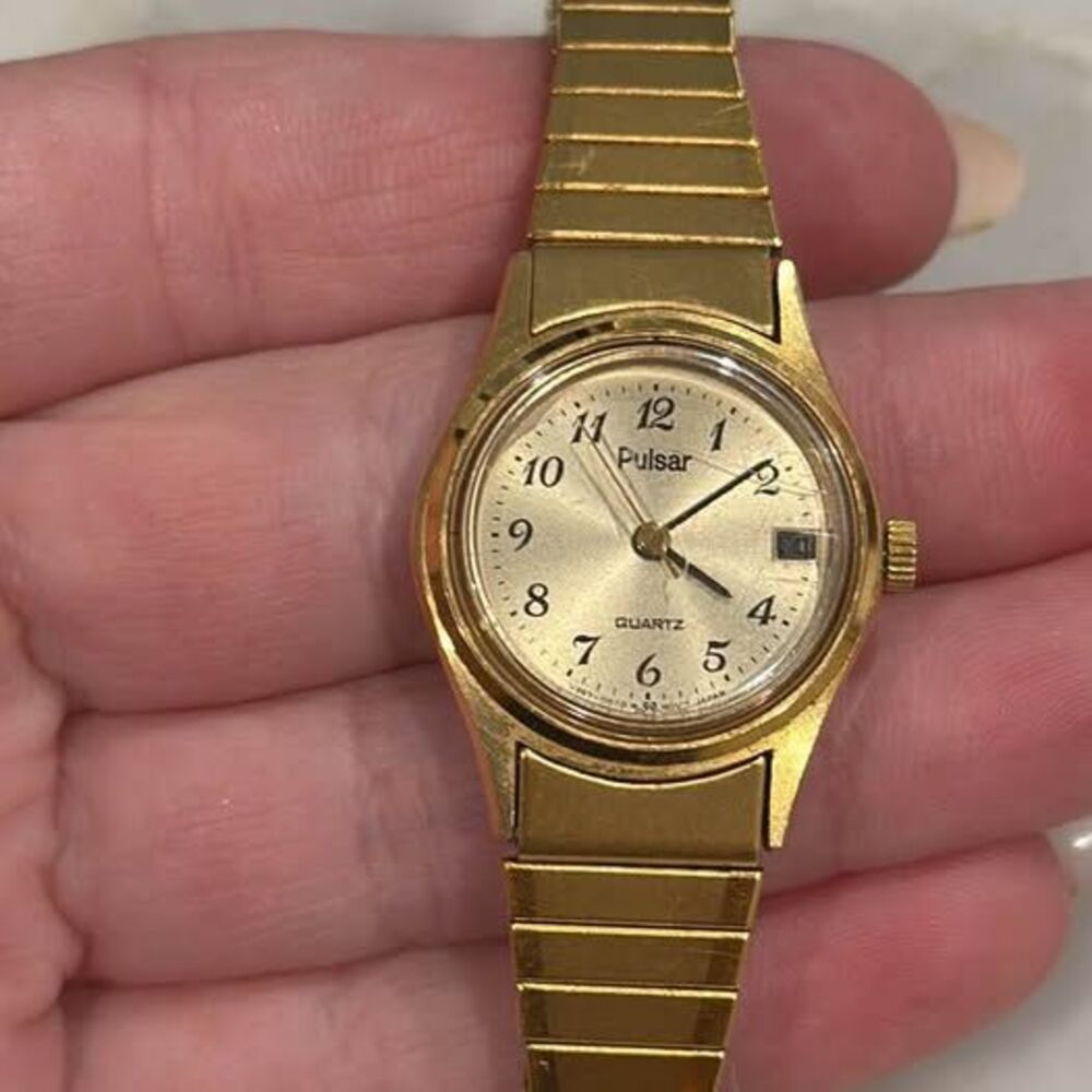 Vintage Pulsar Quartz Gold-Tone Women's Watch Champagne Dial Date Expansion Band